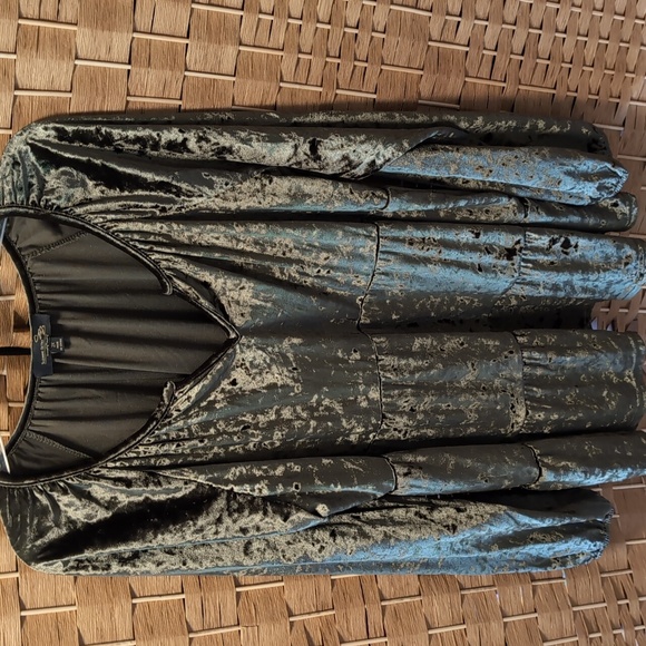 Suzanne Betro Tops - Suzanne Betro Holiday top